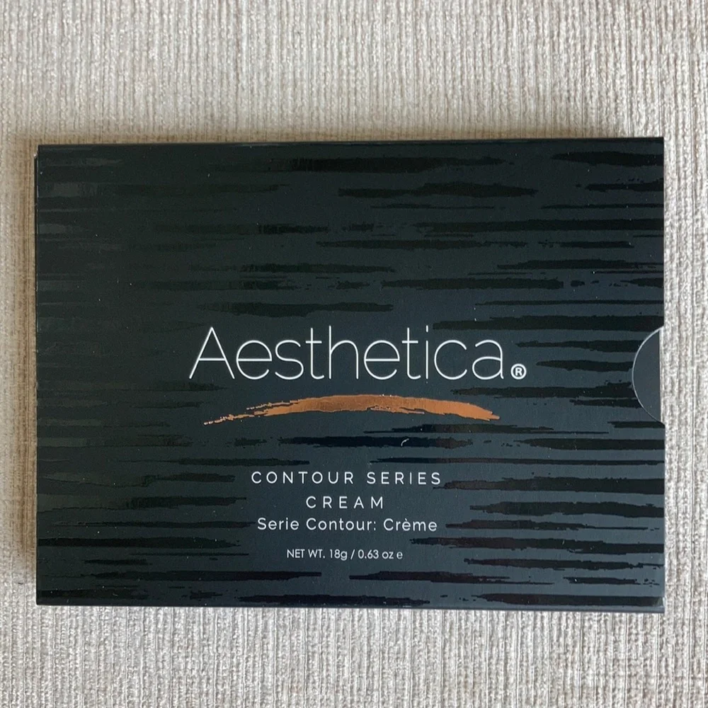 NIB Aesthetica contour series palette with instruction booklet